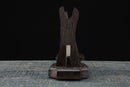 Supporto per katana in legno scuro su una superficie testurizzata, vista frontale, che mette in risalto le sue eleganti venature e la struttura robusta. Supporto Katana Otera.